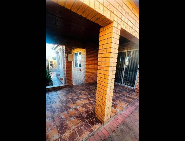 3 BEDROOM HOUSE FOR SALE IN KWAZAKHELE